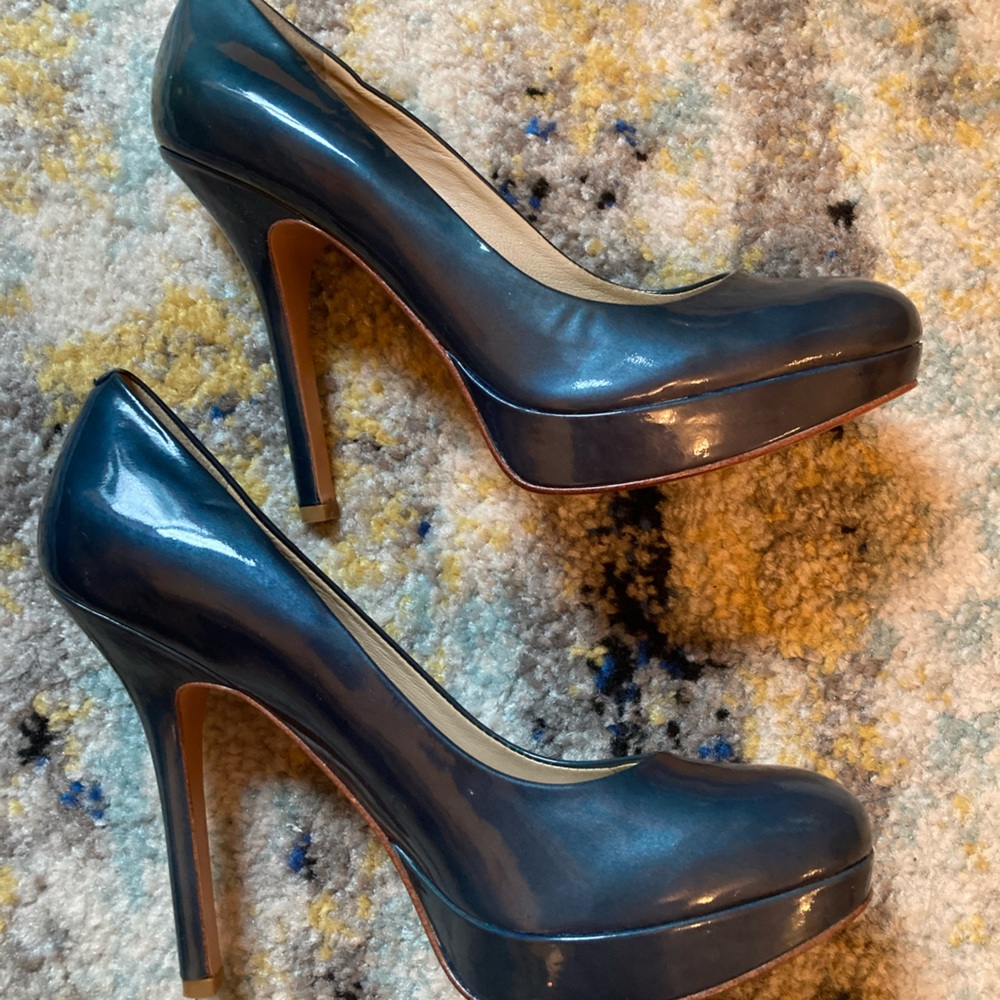 Joan and David DVFLIPP pump patent leather blue